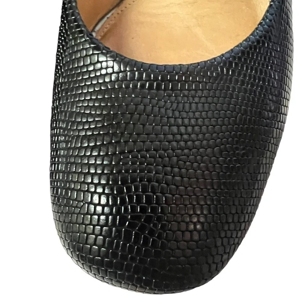 NURTURE by Lamaze Black Leather Round Toe Maren Pump, Size 7